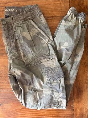 Women’s American Eagle Outfitters Camo Cargo Pants - Olive Green